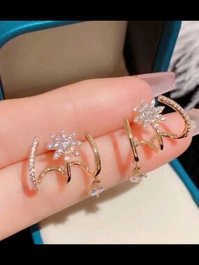 Crystal Snowflake Ear Cuff Set Gold Tone